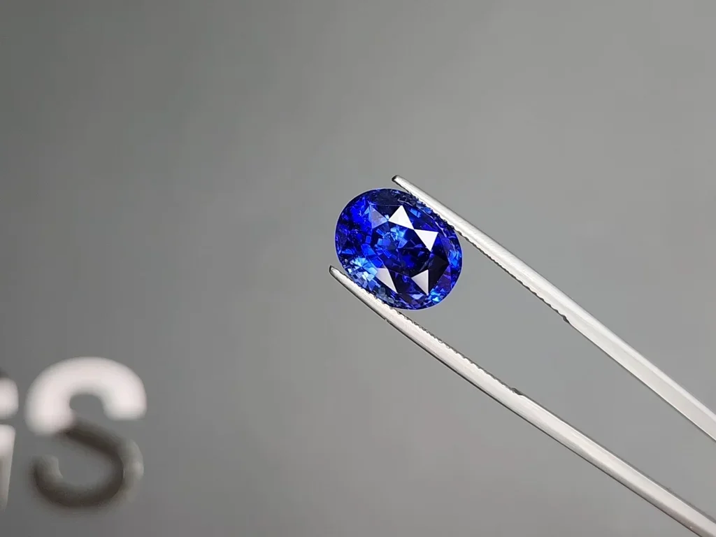 Royal Blue sapphire in oval cut 7.42 carats, Sri Lanka Image №3