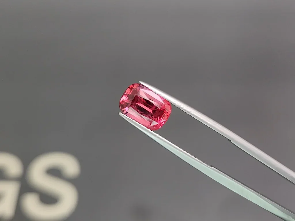 Spinel Mahenge Vibrant pink red cushion cut 3.60 carats, Tanzania Image №3