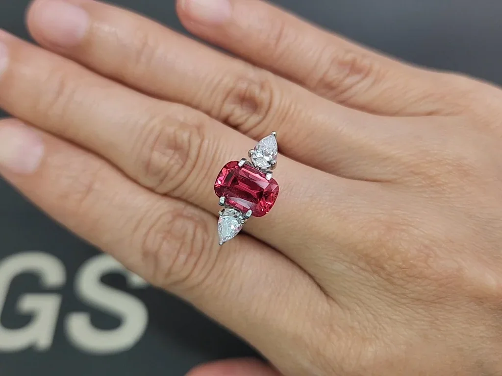 Spinel Mahenge Vibrant pink red cushion cut 3.60 carats, Tanzania Image №5