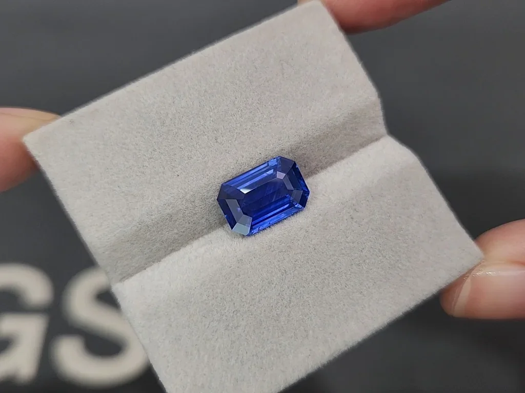 Sapphire Royal Blue octagon cut 4.01 carats, Sri Lanka Image №4