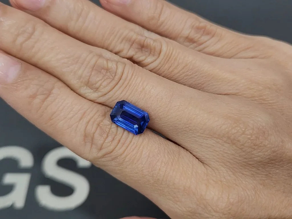 Sapphire Royal Blue octagon cut 4.01 carats, Sri Lanka Image №2