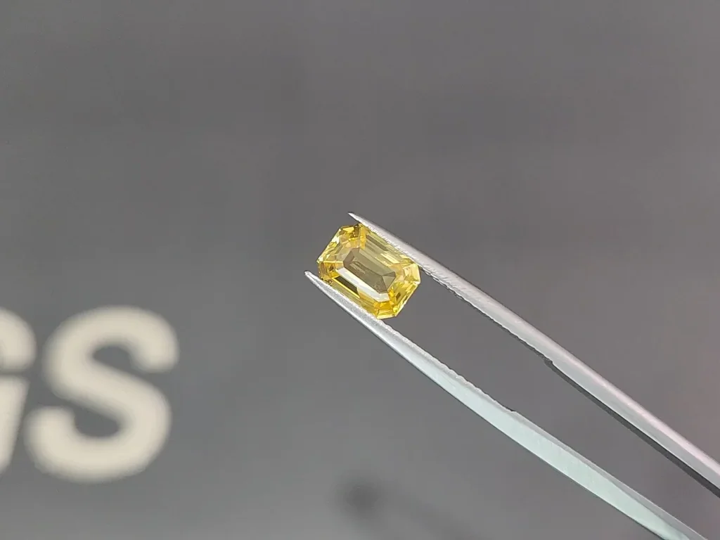 Yellow sapphire octagon cut 2.01carats, Sri Lanka Image №3