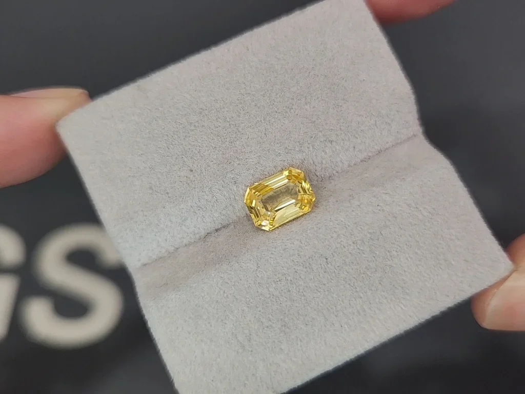 Yellow sapphire octagon cut 2.01carats, Sri Lanka Image №4