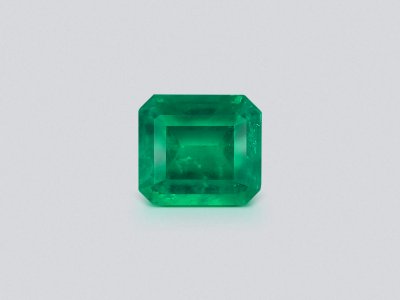 Emerald Vivid green octagon cut 2.11 carats, Colombia photo