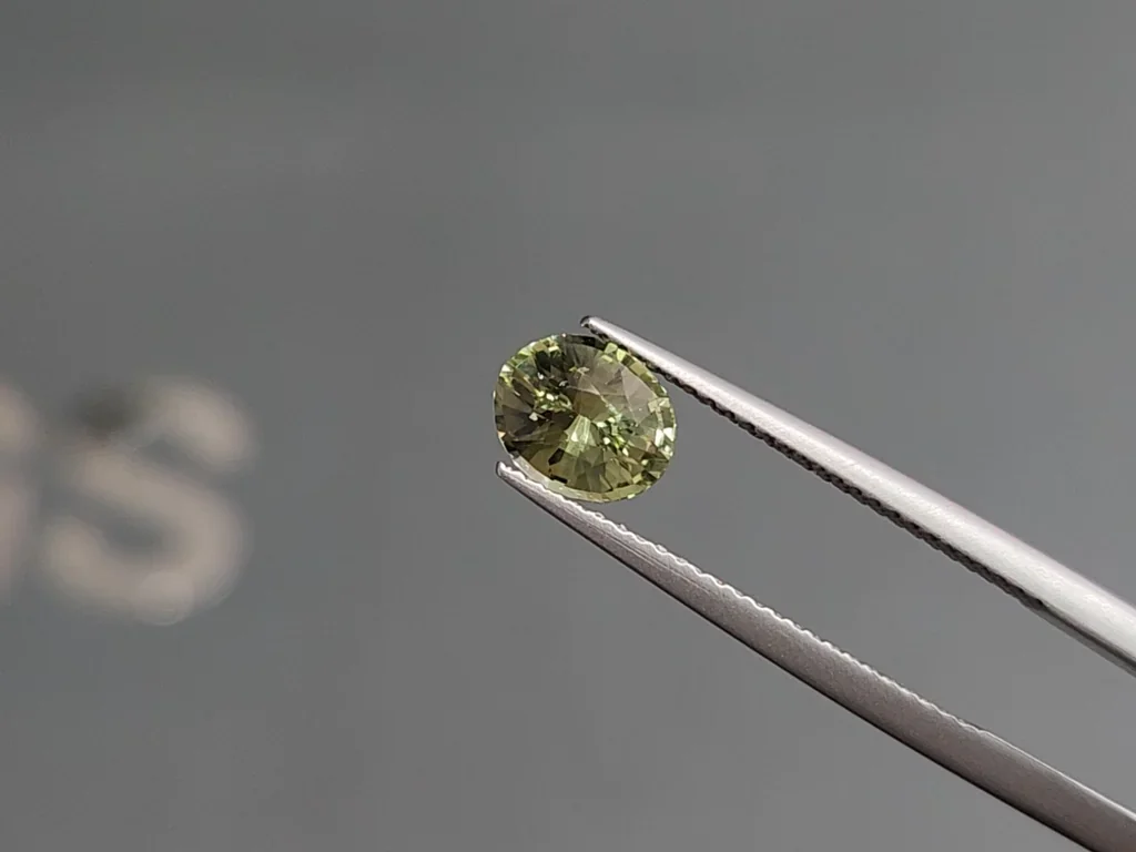 Unheated sapphire Bi-color oval cut 1.56 carats, Madagascar Image №3