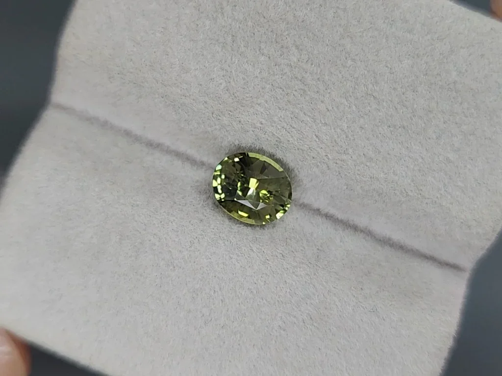 Unheated sapphire Bi-color oval cut 1.56 carats, Madagascar Image №4