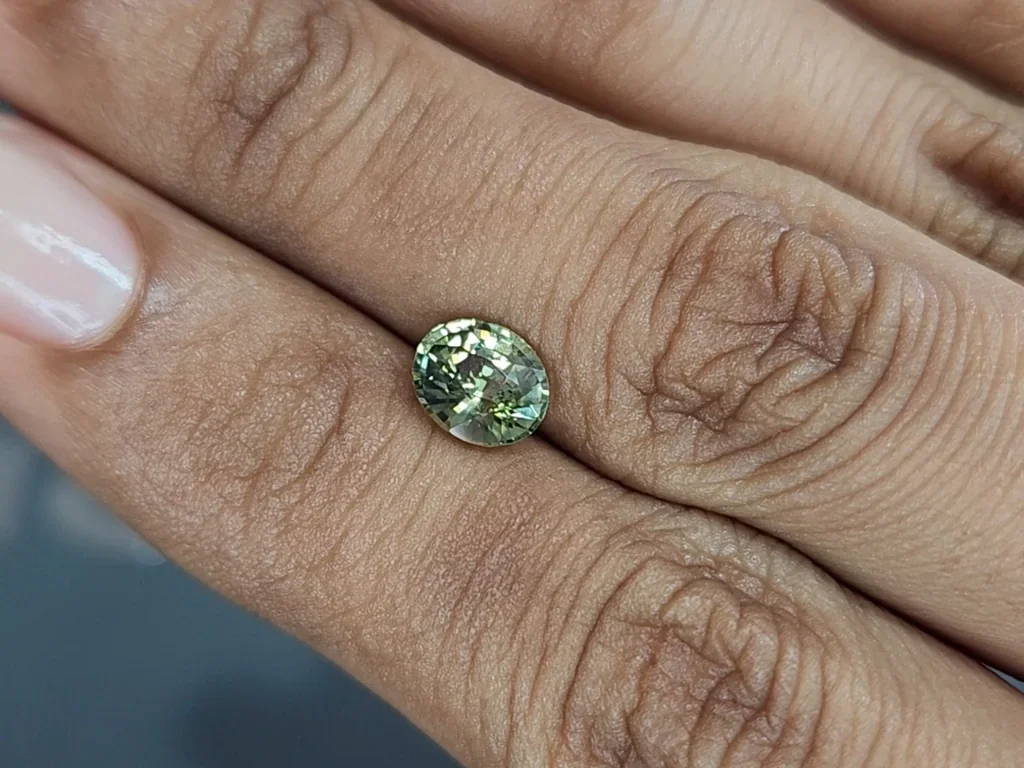 Unheated sapphire Bi-color oval cut 1.56 carats, Madagascar Image №2