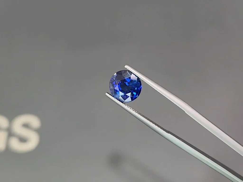 Sapphire Royal Blue round cut  4.02 carats, Sri Lanka  Image №3