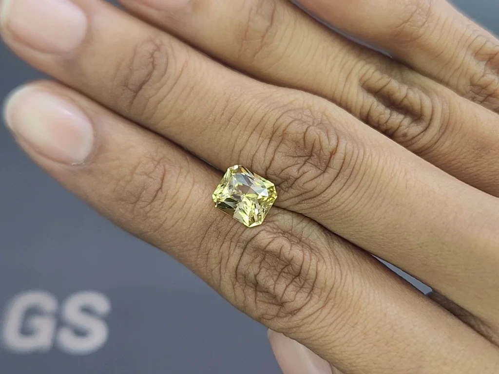 Yellow chrysoberyl radiant cut 3.02 carats, Sri Lanka Image №2