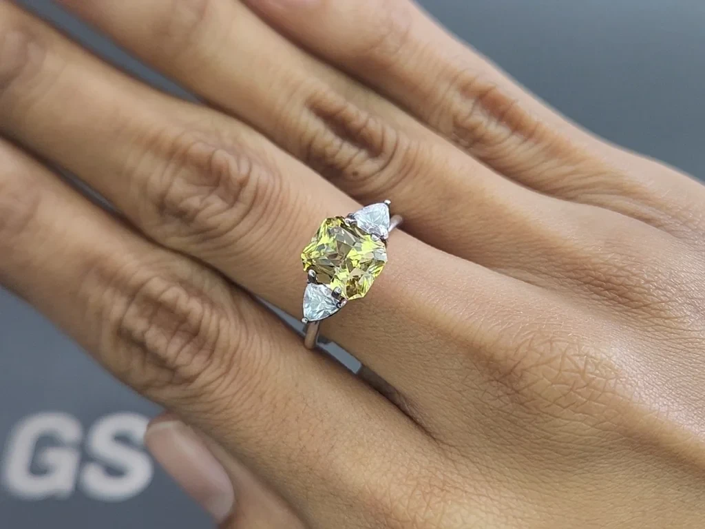 Yellow chrysoberyl radiant cut 3.02 carats, Sri Lanka Image №5