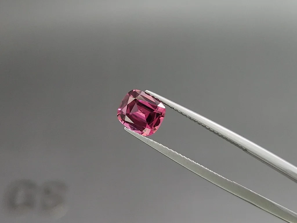Garnet rhodolite cushion cut 1.87 carats,  Madagascar Image №3