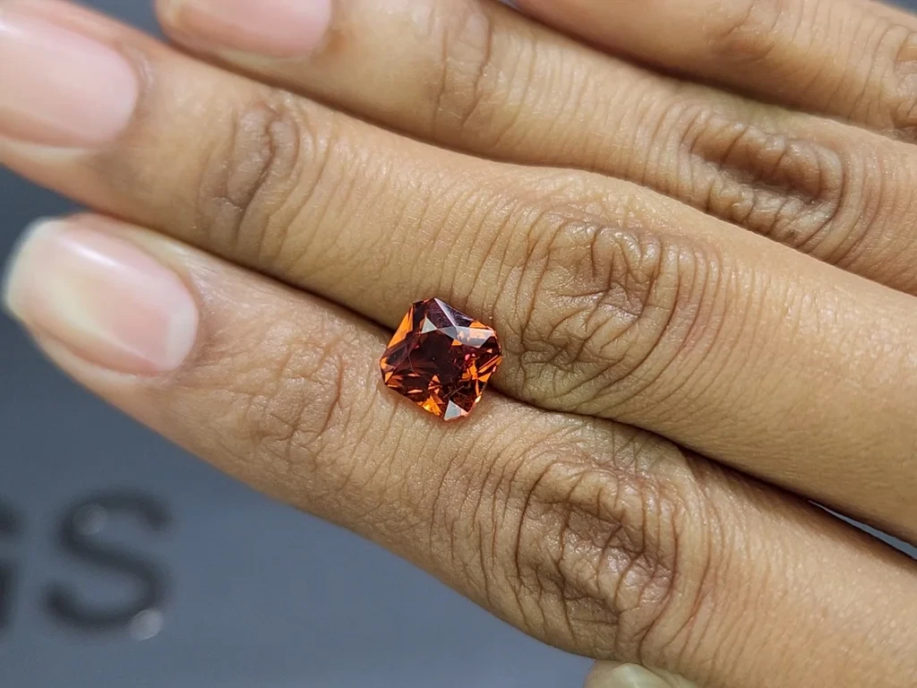 Mandarin spessartine radiant cut 2.96 carats, Tanzania Image №2
