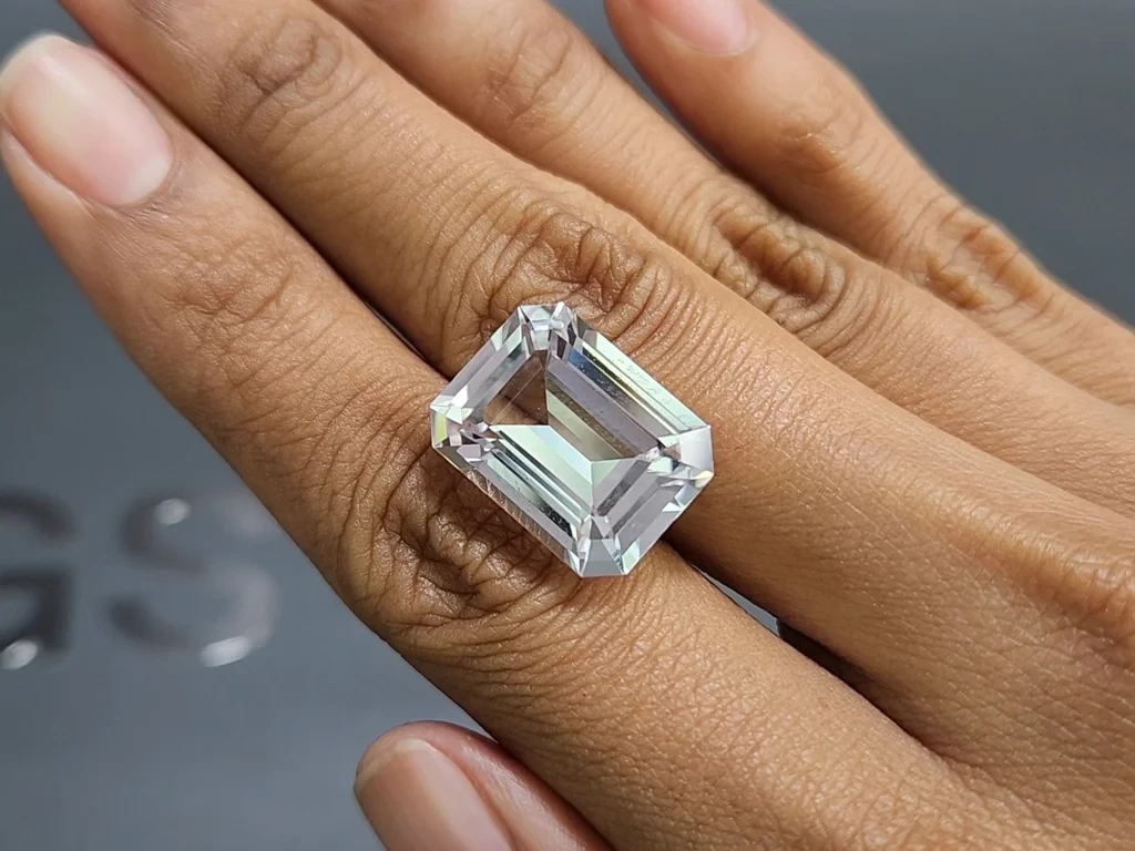 Kunzite soft lilac octagon cut 16.56 carats, Pakistan Image №2