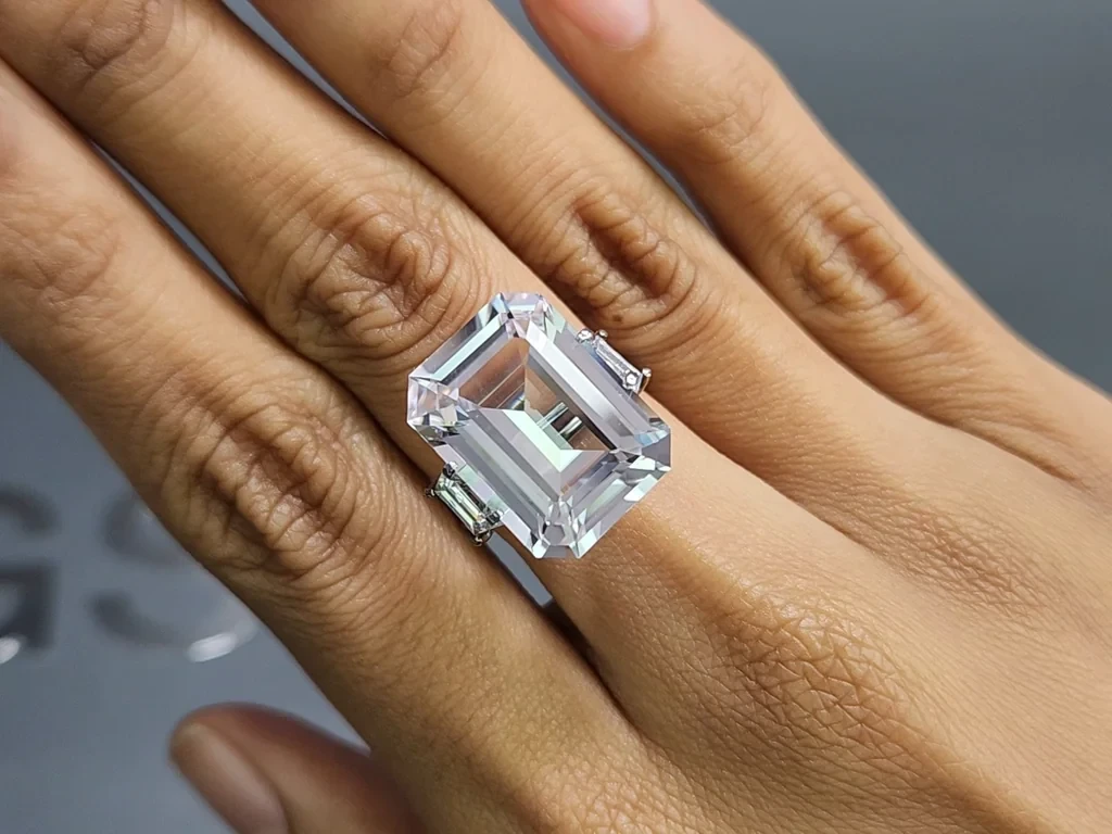 Kunzite soft lilac octagon cut 16.56 carats, Pakistan Image №5