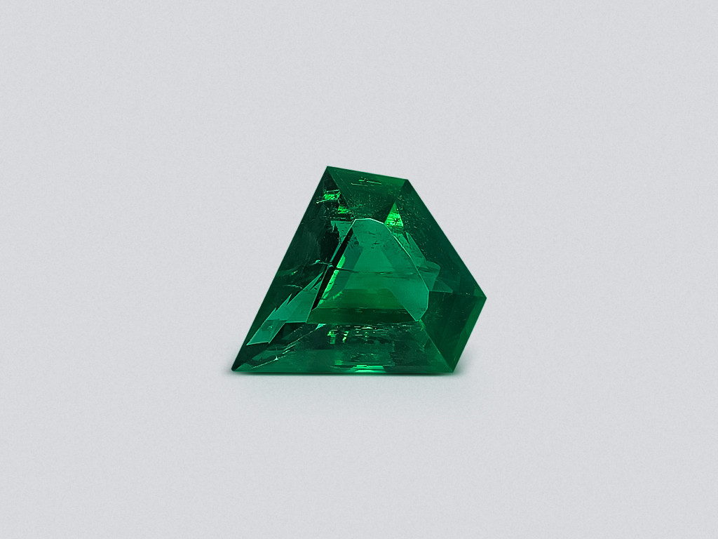 Emerald Vivid Green in shield cut 5.15 carats, Zambia Image №1