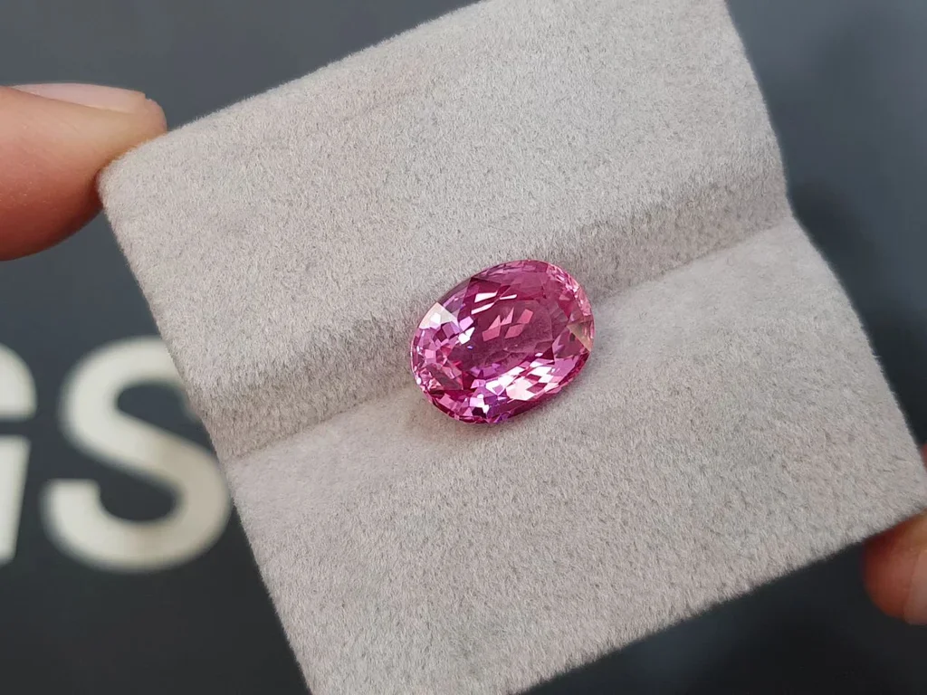 Unique unheated Padparadscha sapphire 6.11 carats in oval cut, Madagascar Image №4