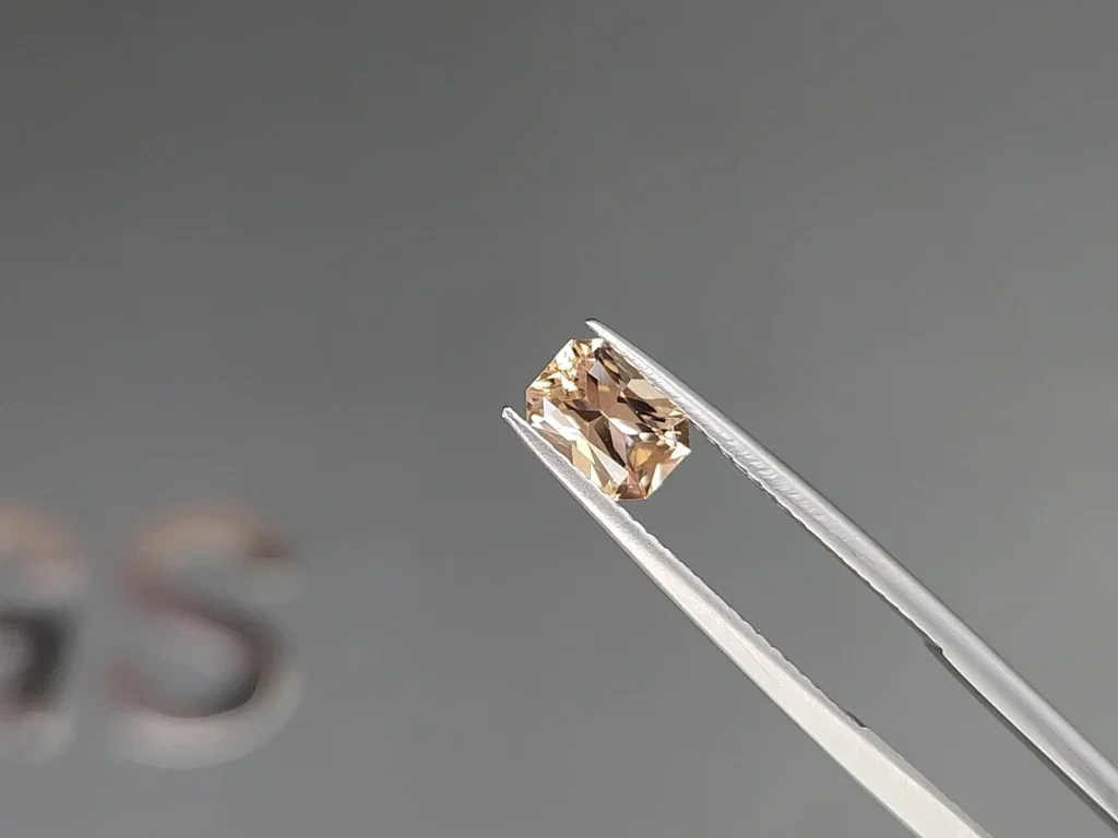 Unheated yellow sapphire radiant cut 1.06ct, Madagascar Image №3