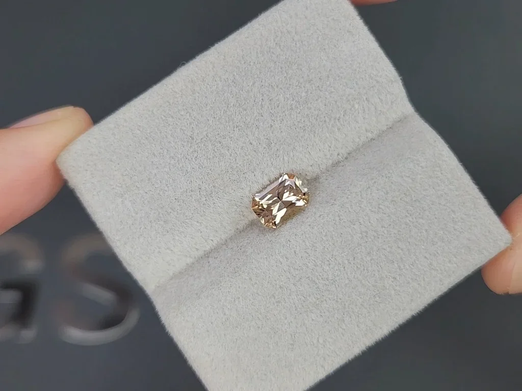 Unheated yellow sapphire radiant cut 1.06ct, Madagascar Image №4