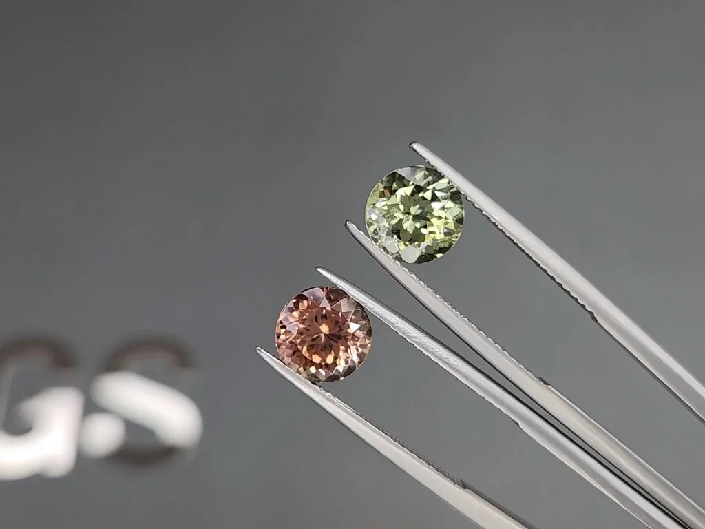 Pair of round cut pink and green tourmalines 4.60 carats, Africa  Image №3
