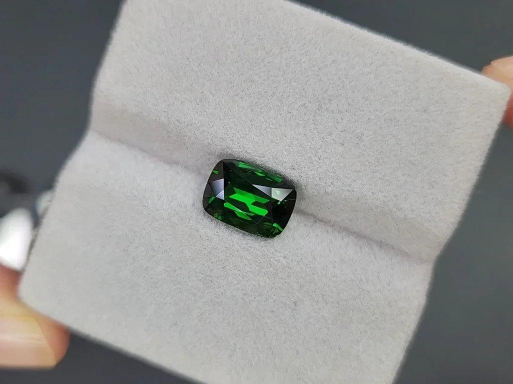 Green tsavorite garnet cushion cut 3.04 carats, Tanzania  Image №4
