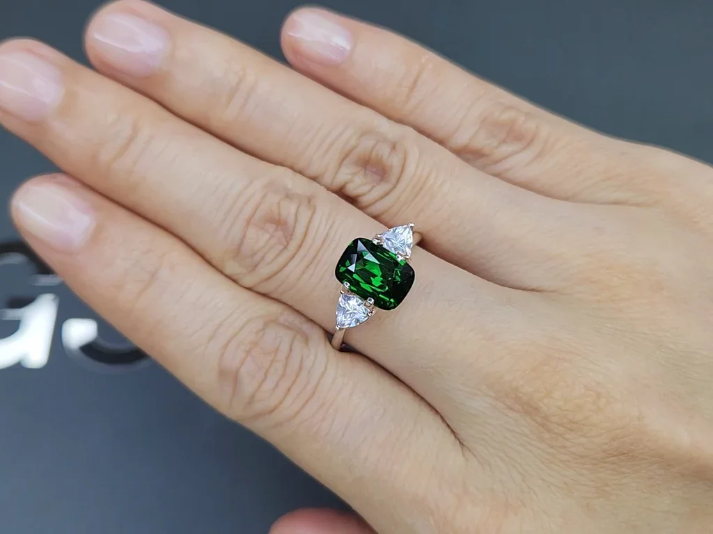Green tsavorite garnet cushion cut 3.04 carats, Tanzania  Image №5