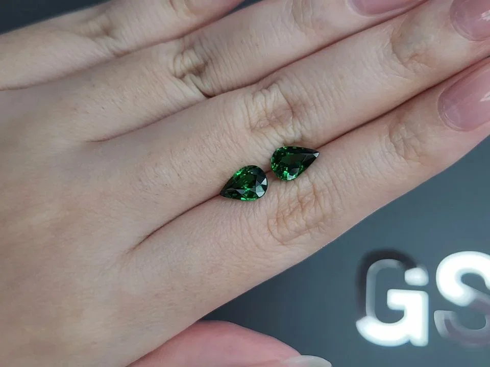 Pair of vivid green tsavorites garnets in pear cut 1.15 carats,Tanzania Image №2