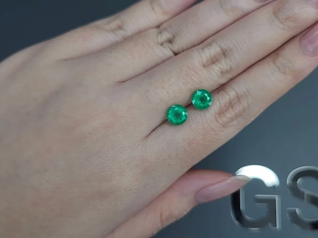 Pair of colombian emeralds in round cut 2.47 carats Image №2