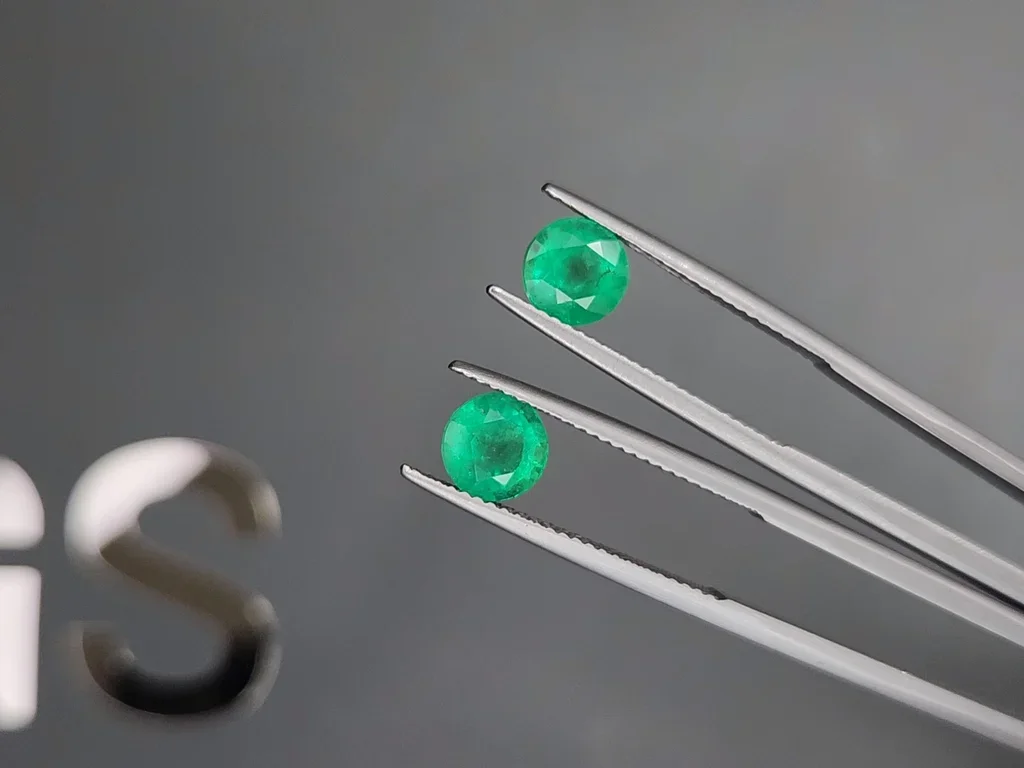Pair of colombian emeralds in round cut 2.47 carats Image №3