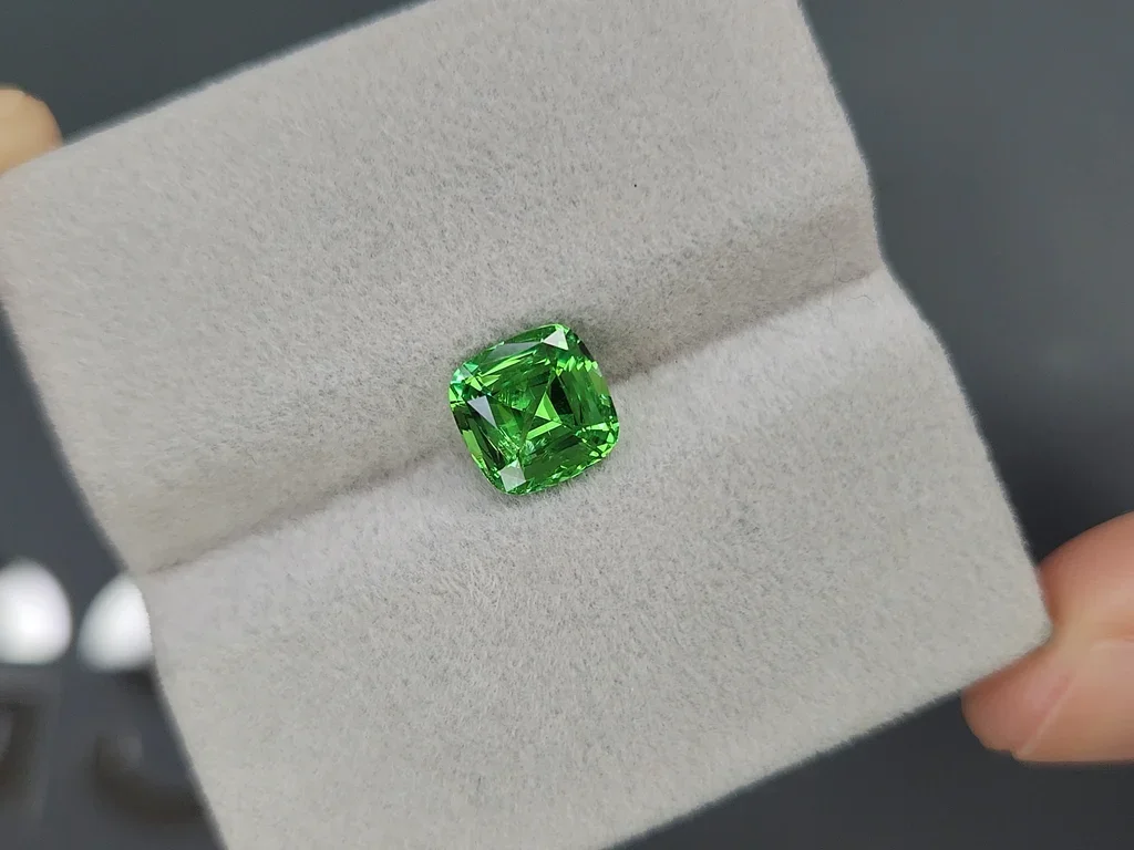 Neon Green tsavorite garnet in cushion cut 1.92 carats, Tanzania Image №4
