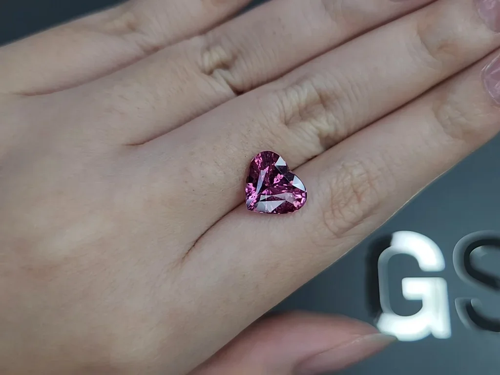 Pink sapphire heart shape 4.02 carats, Madagascar Image №2