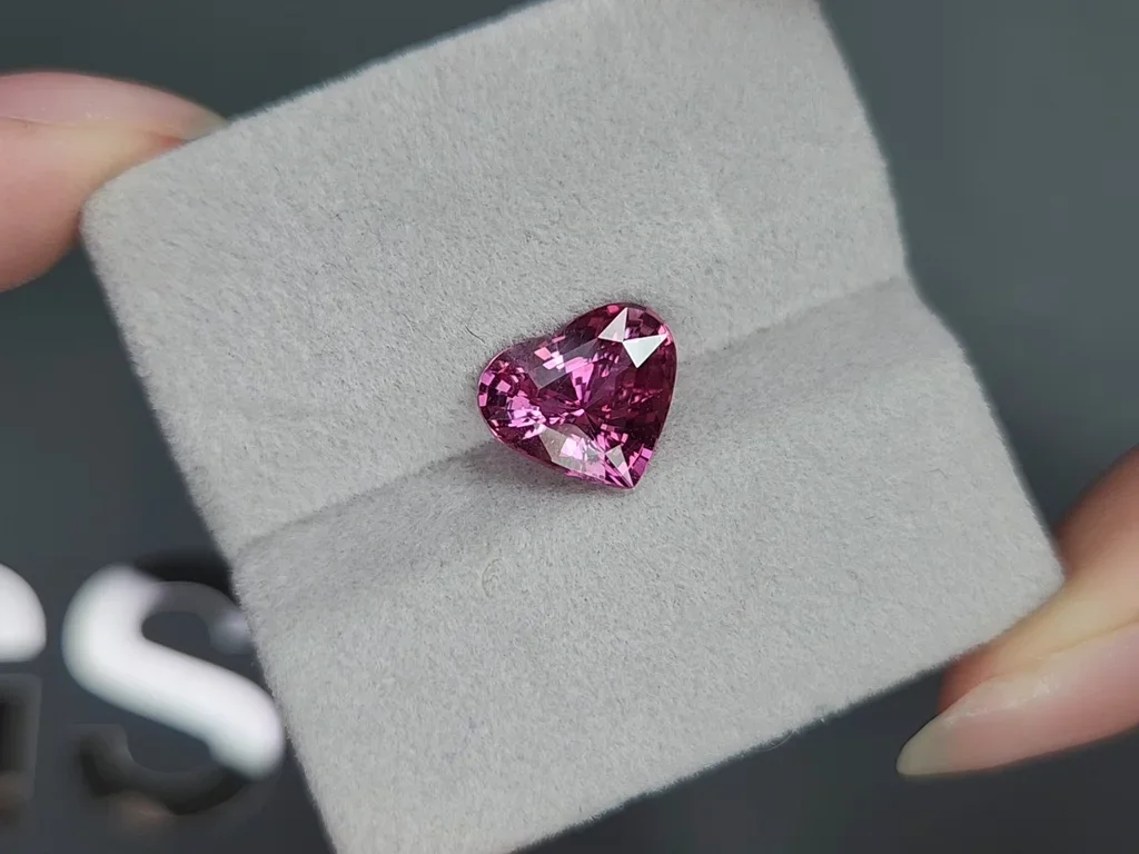 Pink sapphire heart shape 4.02 carats, Madagascar Image №4