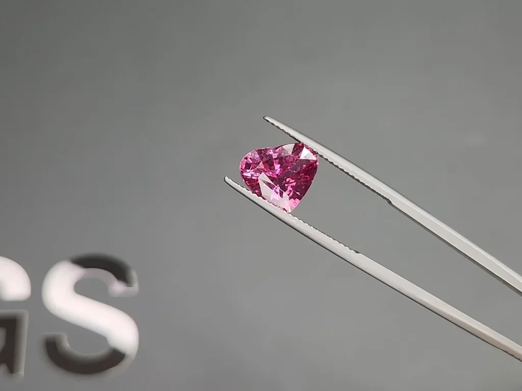 Pink sapphire heart shape 4.02 carats, Madagascar Image №3