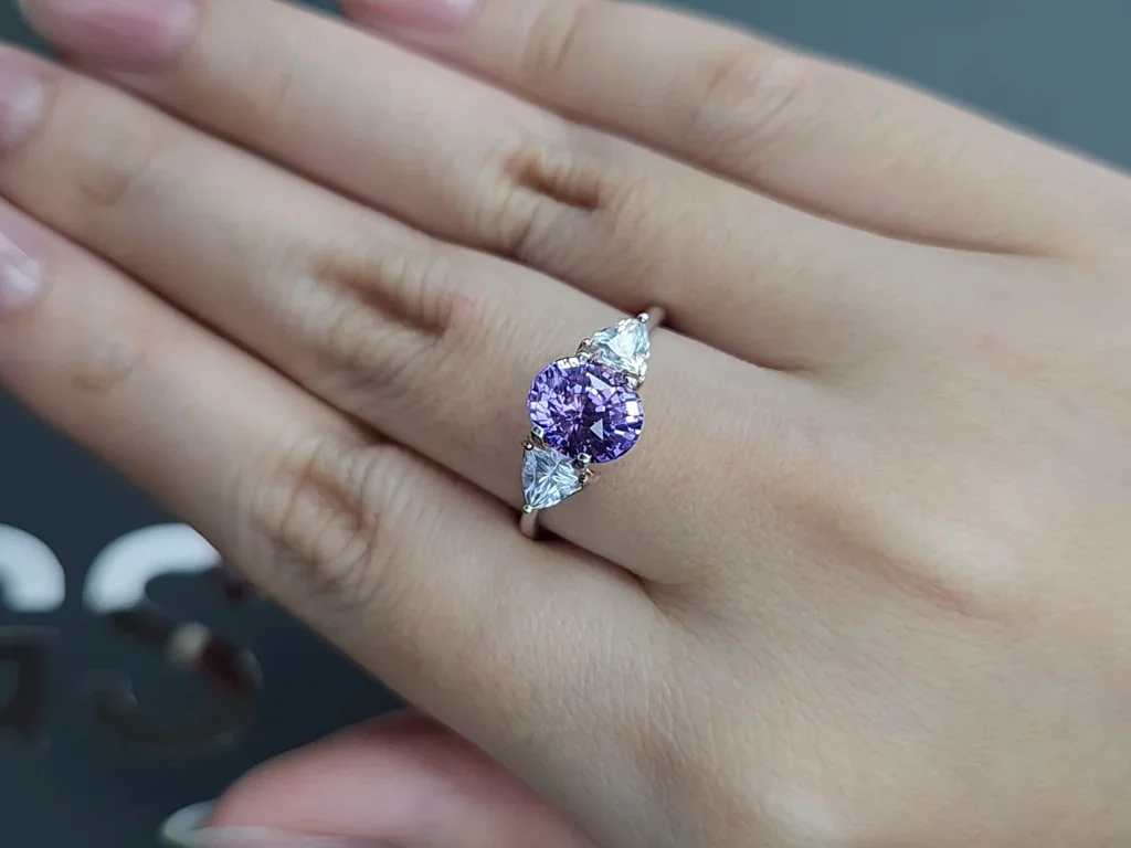 Lavender sapphire in oval cut 2.51 carats, Sri Lanka Image №5