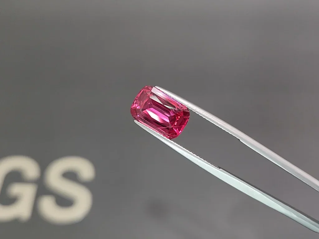 Spinel Mahenge Vibrant pink red cushion cut 4.37 carats, Tanzania Image №3