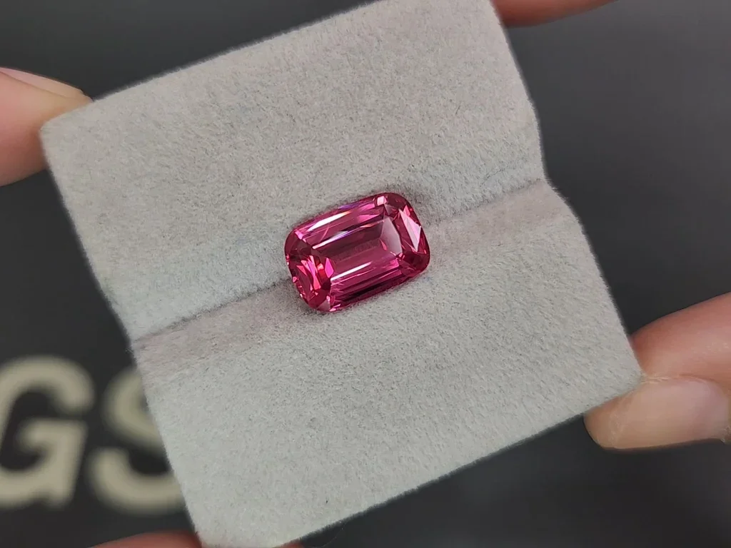 Spinel Mahenge Vibrant pink red cushion cut 4.37 carats, Tanzania Image №4