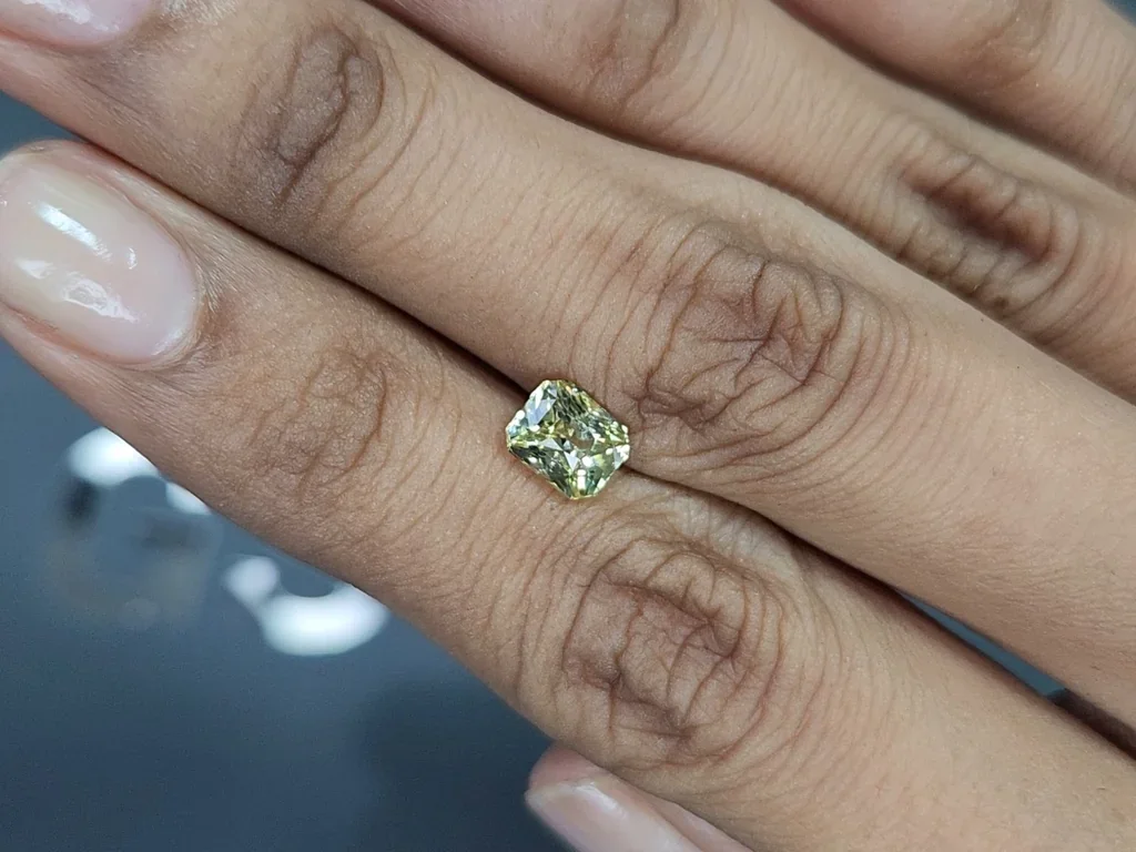 Yellow green chrysoberyl radiant cut 1.53 carats, Sri Lanka Image №2