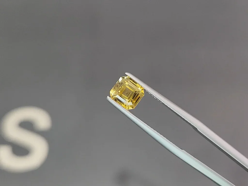 Yellow sapphire octagon cut 1.58 carats, Sri Lanka Image №3