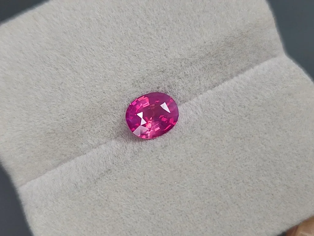 Unheated sapphire Hot Pink rutile silk effect 1.13 carats, Sri Lanka Image №4