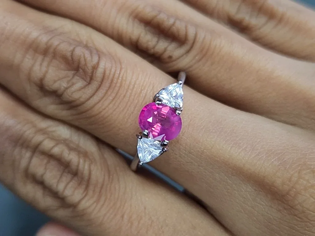 Unheated sapphire Hot Pink rutile silk effect 1.13 carats, Sri Lanka Image №5