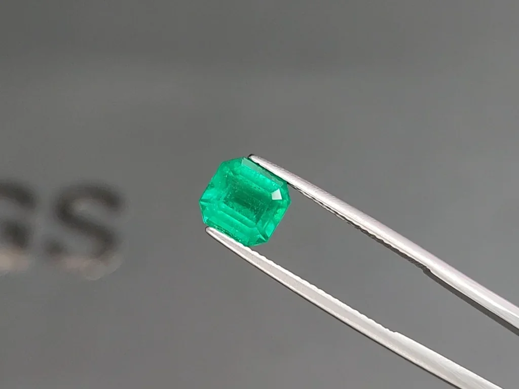 Emerald Intense Green octagon cut 1.77 carats, Colombia Image №3