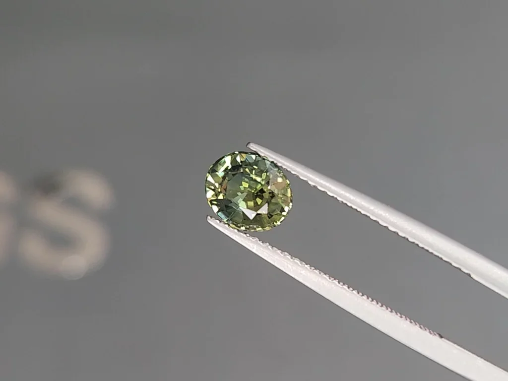 Unheated sapphire Bi-color oval cut 1.60 carats, Madagascar Image №3