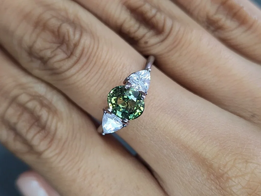 Unheated sapphire Bi-color oval cut 1.60 carats, Madagascar Image №5