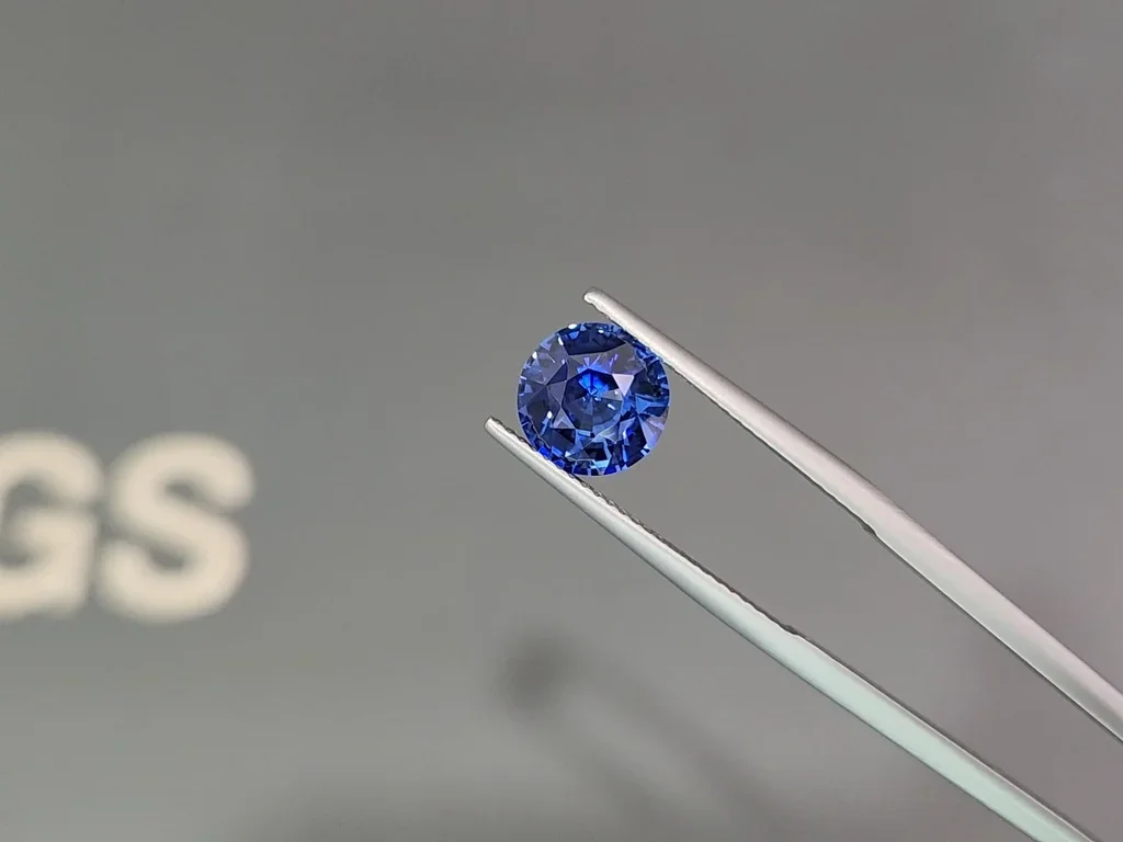 Sapphire Royal Blue round cut 3.05 carats, Sri Lanka  Image №3