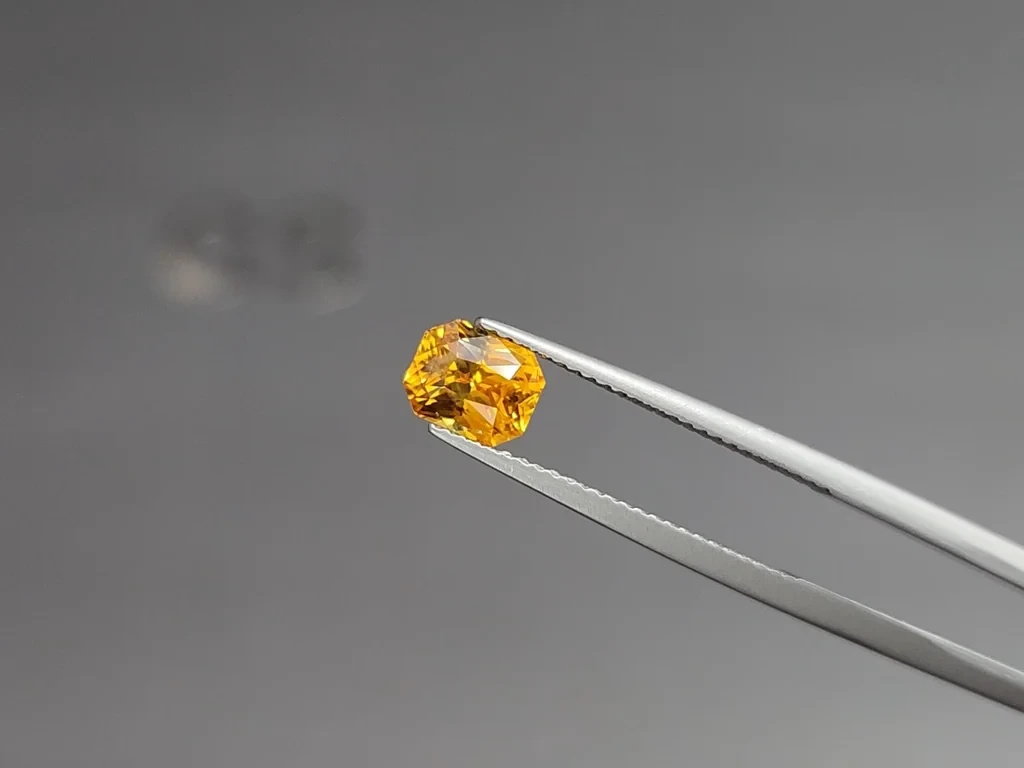 Yellow sapphire radiant cut 1.53 carat, Sri Lanka Image №3