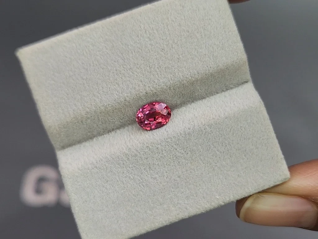 Unheated sapphire Vibrant pink red oval cut 1.01 carats, Mozambique Image №4