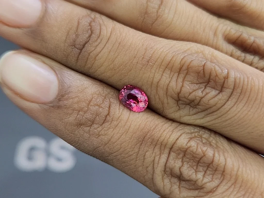 Unheated sapphire Vibrant pink red oval cut 1.01 carats, Mozambique Image №2