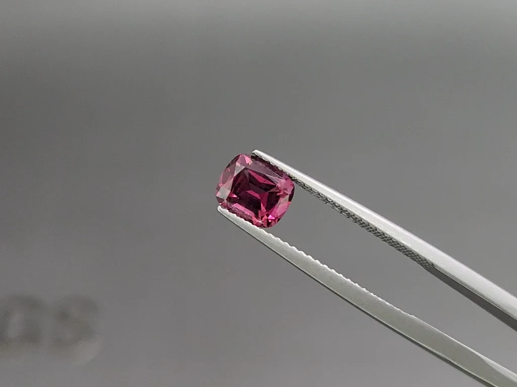Garnet rhodolite cushion cut 1.40 carats, Madagascar Image №3
