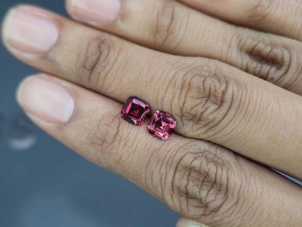 Pair of rhodolite garnets cushion cut 2.27 carats, Madagascar Image №2