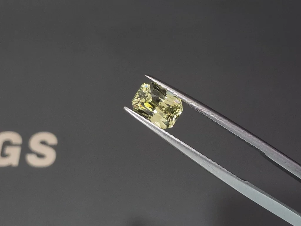 Unheated sapphire yellow green radiant cut 1.78 carats, Sri Lanka Image №3