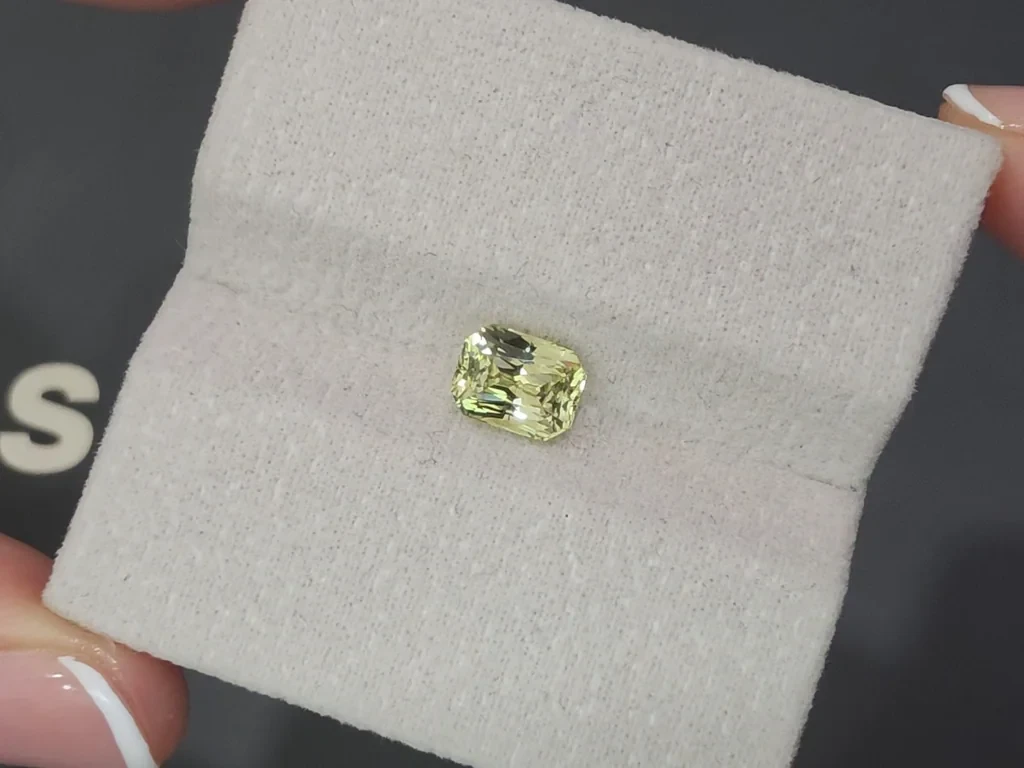Unheated sapphire yellow green radiant cut 1.78 carats, Sri Lanka Image №4